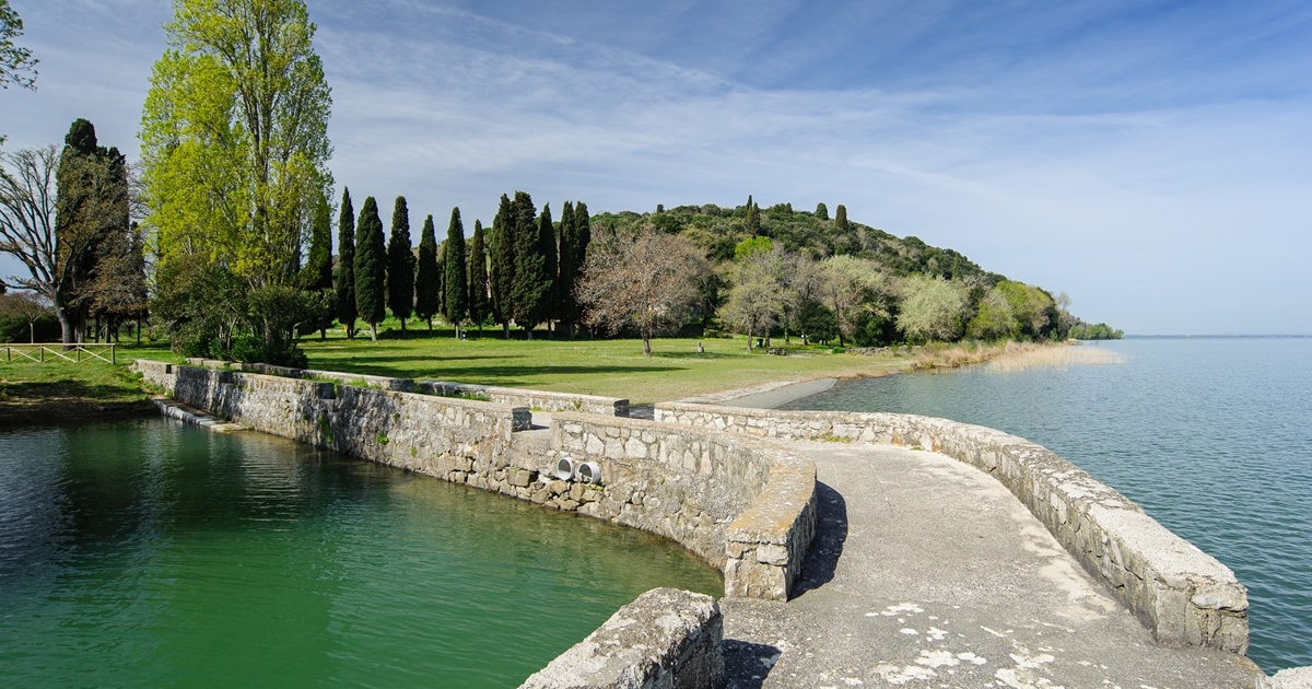 trasimeno farmhouse with rooms